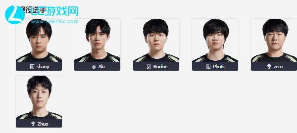 着极大的恐 着极大的恐