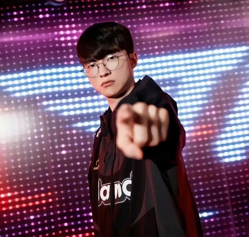 F1阿布扎比收官战：迈凯伦陷入双车争冠难题，领队回应弃车保帅传闻